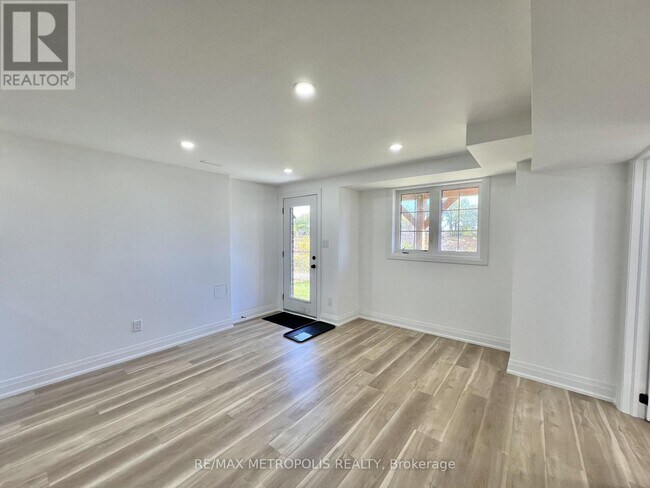 3271 Turnstone Blvd in Pickering, ON - Building Photo - Building Photo