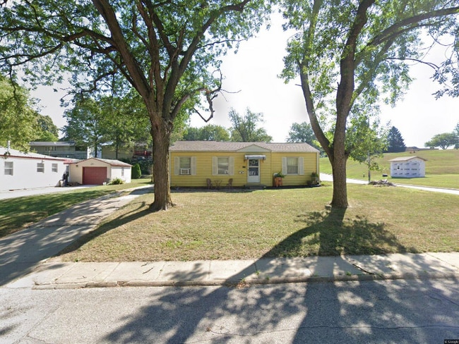 property at 1506 Oak St