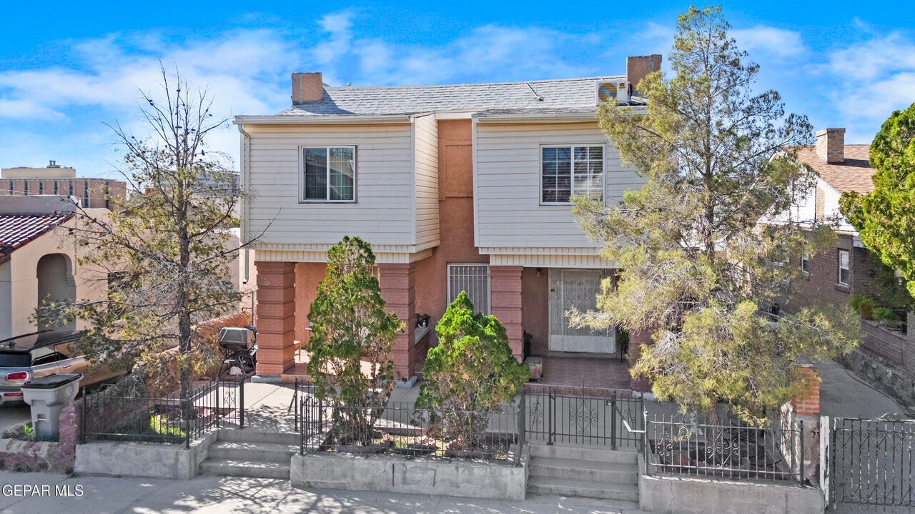 1307 N Ochoa St in El Paso, TX - Building Photo