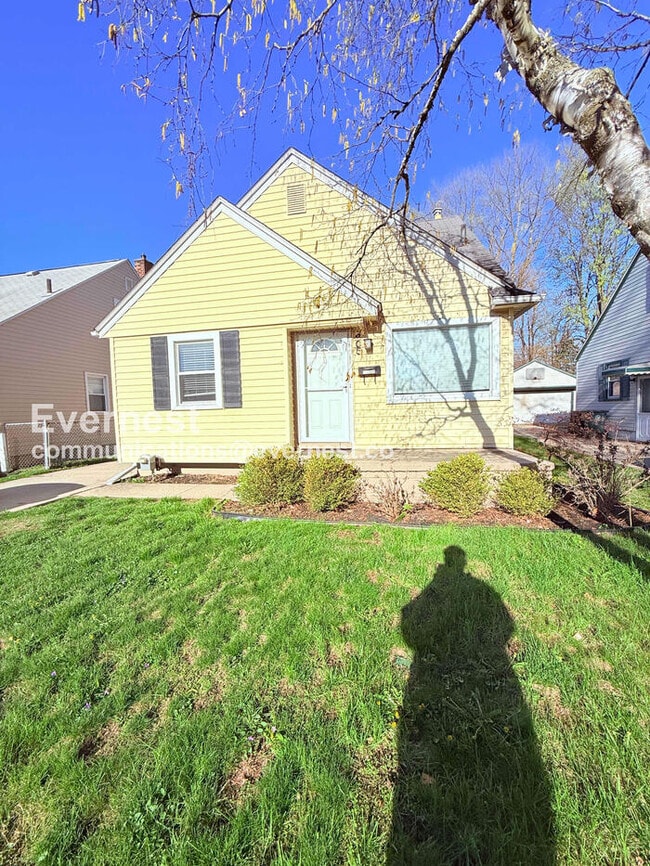 property at 605 N Dorchester Ave