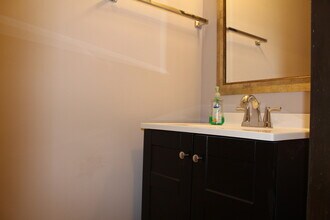 430 W Inverrary Ln in Deerfield, IL - Building Photo - Building Photo