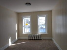 9 James St, Unit Apartment 1 in Amsterdam, NY - Building Photo