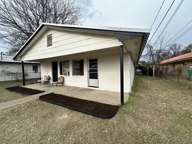 1819 10th Ave N in Columbus, MS - Building Photo - Building Photo