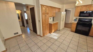 42455 Bishop Rd in Canton Township, MI - Building Photo - Building Photo