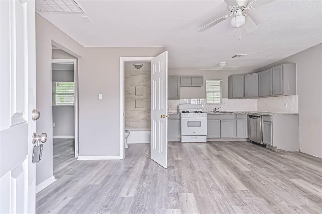 9839 Racine St in Houston, TX - Building Photo