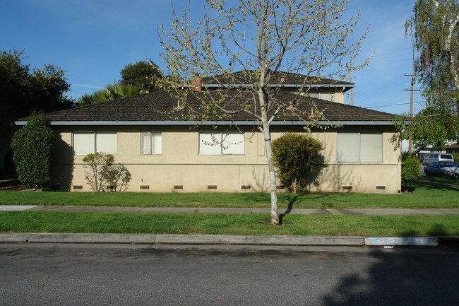 3210 Myles Ct in San Jose, CA - Foto de edificio - Building Photo