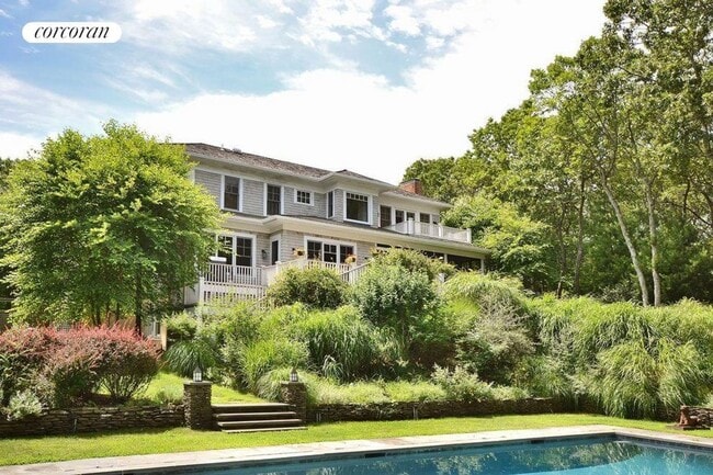 142 Bull Path in East Hampton, NY - Building Photo - Building Photo