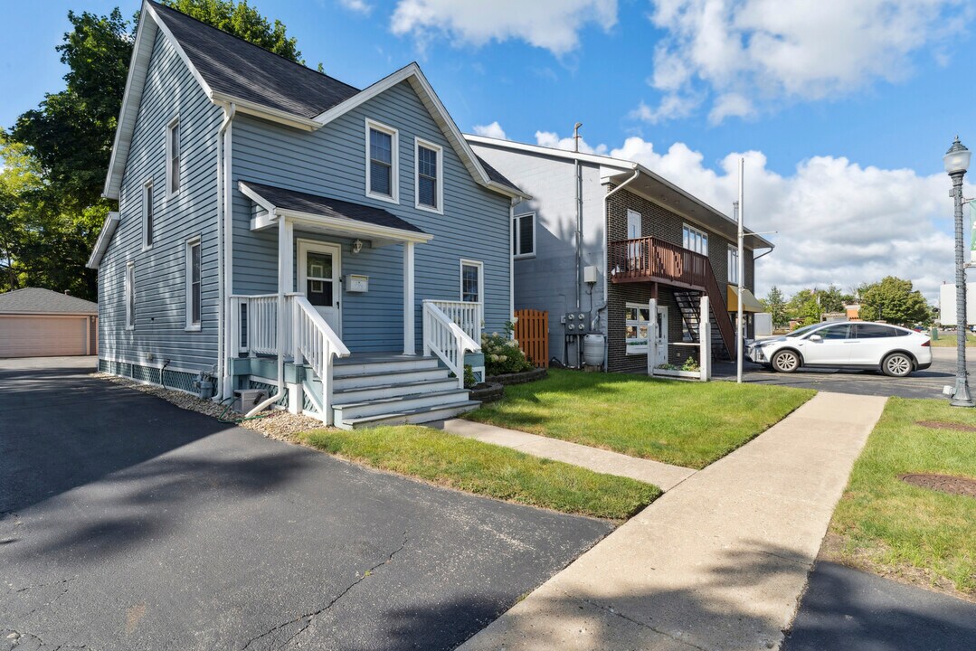 395 Center St in Grayslake, IL - Building Photo