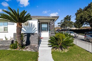 587 E Arrow Hwy in Upland, CA - Building Photo