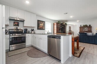 9836 Butte Crk in San Antonio, TX - Building Photo - Building Photo