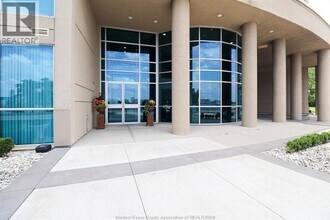 1225 Riverside Dr W in Windsor, ON - Building Photo - Building Photo