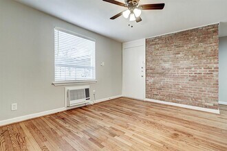 2647 Greenbriar Dr-Unit -2 in Houston, TX - Building Photo - Building Photo