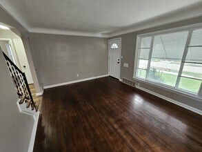 19807 Gardenview Dr in Maple Heights, OH - Building Photo - Building Photo