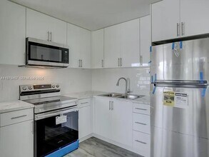 1335 NE 5th Ave in Fort Lauderdale, FL - Foto de edificio - Building Photo