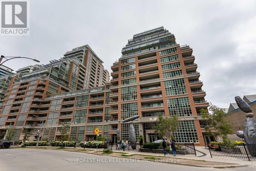 85-1385 E Liberty St in Toronto, ON - Building Photo