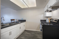 Park City View in Santa Ana, CA - Building Photo - Interior Photo