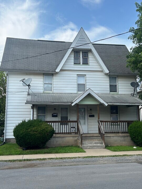 2226 Lincoln St, Unit 1 in Williamsport, PA - Building Photo