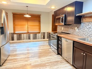 613 Covered Bridge Rd in Greenwood, IN - Building Photo - Building Photo