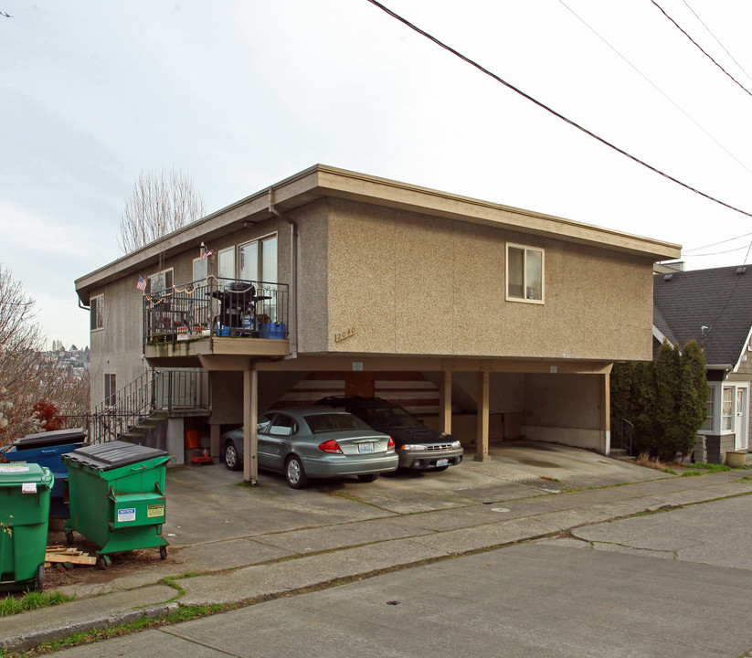 Peco Plaza Apartments in Seattle, WA - Building Photo