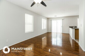 6001 St Petersburg Dr in Las Vegas, NV - Building Photo - Building Photo