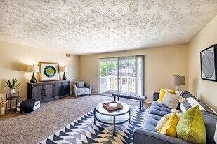 Club at Highland Park in Omaha, NE - Building Photo