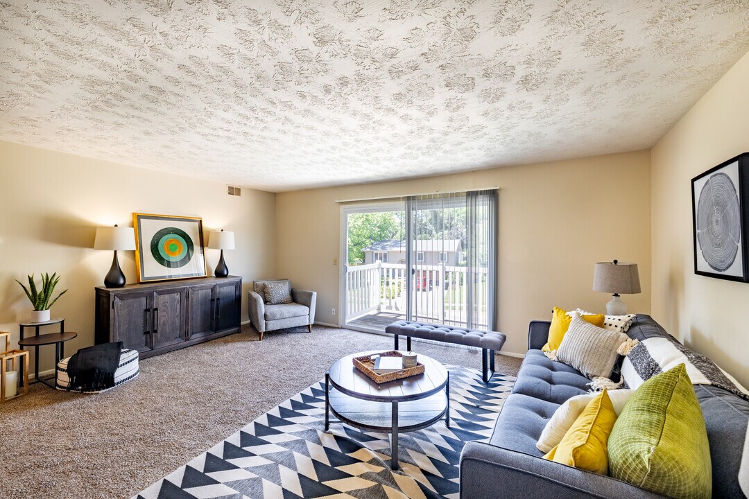 Club at Highland Park in Omaha, NE - Building Photo