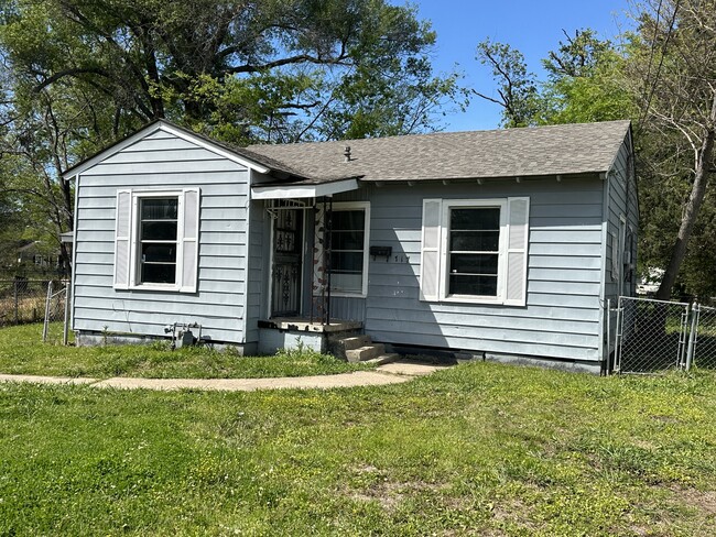 property at 717 W 75th St