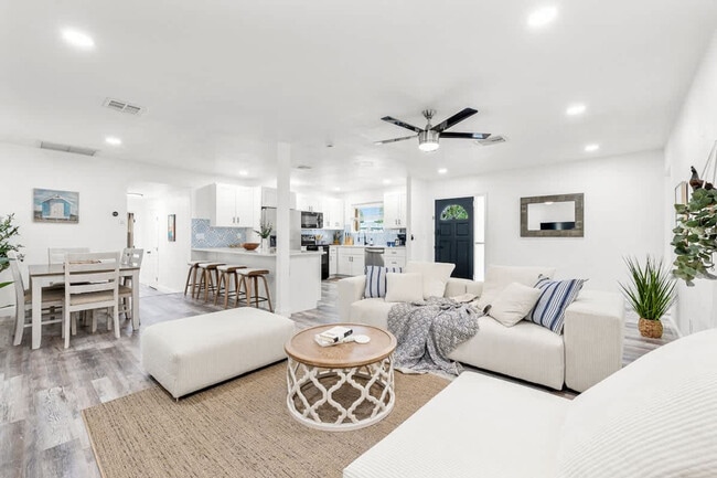 property at 1271 Woodlawn St