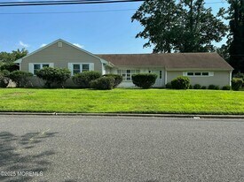 43 Dwight Dr in Oakhurst, NJ - Building Photo