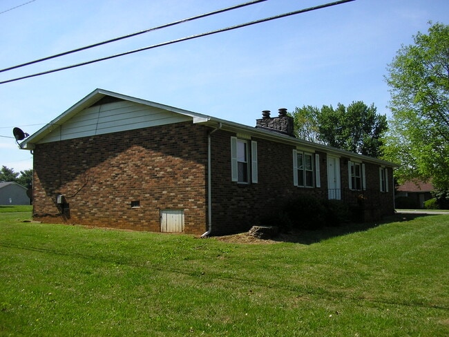 property at 2516 Edgehill Pl