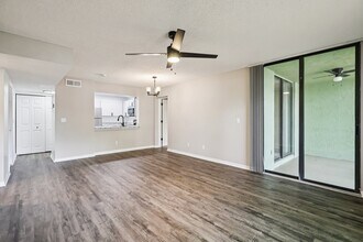 Lakeside Glen Apartments in Melbourne, FL - Foto de edificio - Building Photo