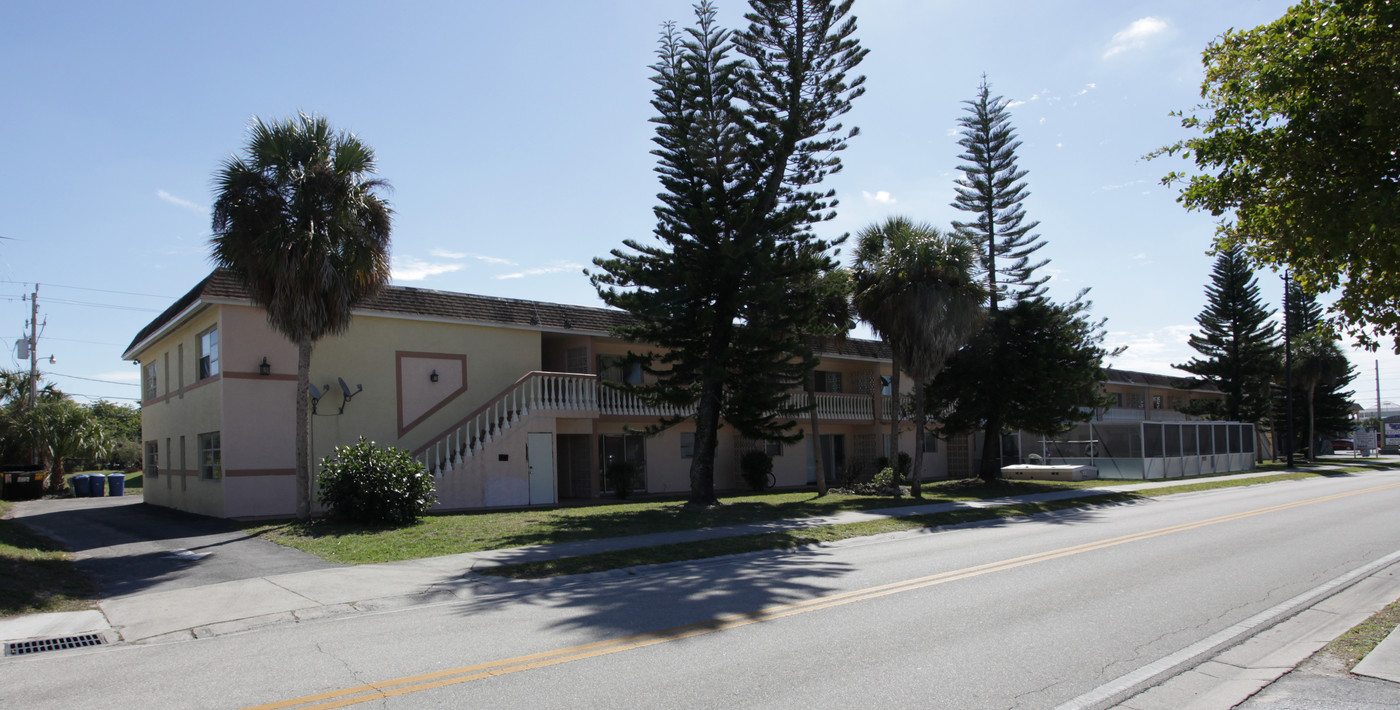 Windsor Gardens Apartment in Ft. Myers, FL - Foto de edificio