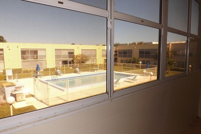 3212 Strawflower Way, Unit 216 in Lake Worth, FL - Building Photo - Building Photo