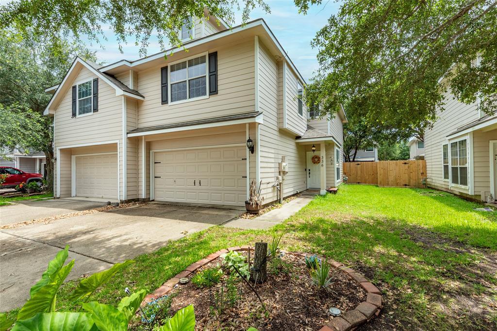 336 Capella Oaks Ln in Dickinson, TX - Building Photo