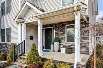 3-11 Lyons Ave in Fair Lawn, NJ - Building Photo - Building Photo
