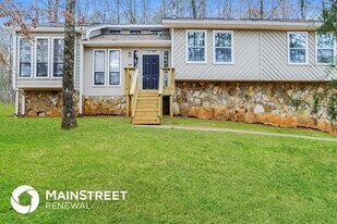 1960 Loch Lomond Trail SW in Atlanta, GA - Building Photo