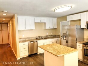 2631 Hopkins St in San Diego, CA - Building Photo - Building Photo