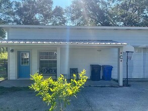 10307 Timmons Rd, Unit C in Thonotosassa, FL - Building Photo - Building Photo