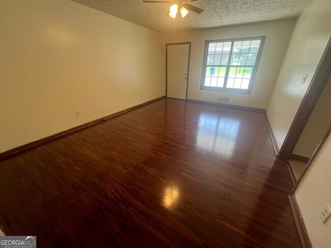 986 Locust Dr NE in Conyers, GA - Foto de edificio - Building Photo
