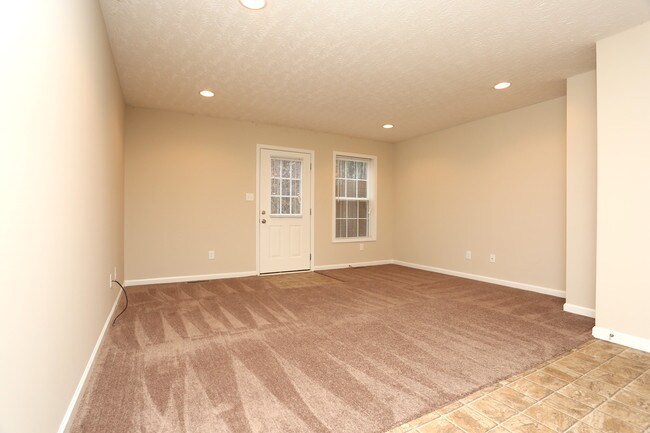 Upper and Lower Stone Apartments in Bowling Green, KY - Building Photo - Interior Photo