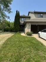 8 Continental Ct in Appleton, WI - Building Photo