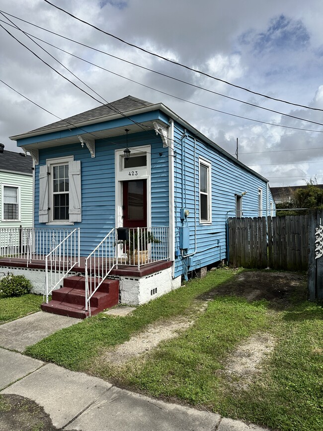 property at 423 Dakin St