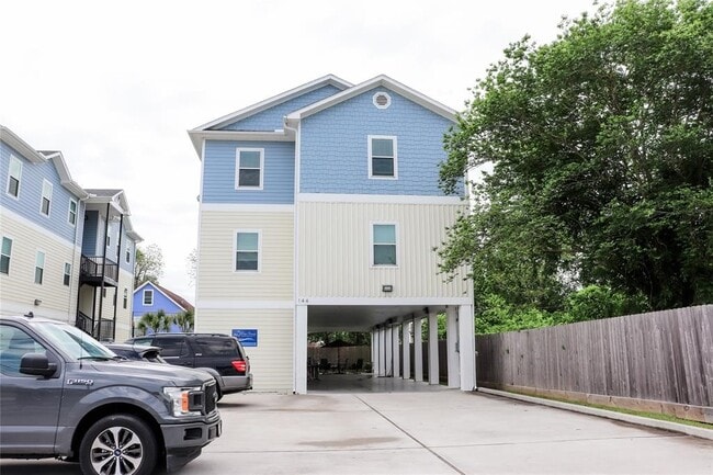 144 W 5th St in Kemah, TX - Building Photo - Building Photo