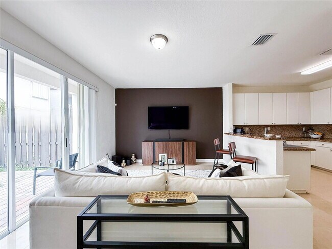 8160 NW 116th Ave in Doral, FL - Building Photo - Building Photo