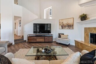 2771 St Laurent Pl in San Diego, CA - Foto de edificio - Building Photo