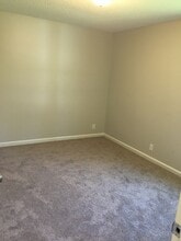 4823 Shadowlawn Dr in Hermitage, TN - Foto de edificio - Building Photo