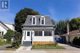 4466 Fourth Ave in Niagara Falls, ON - Building Photo