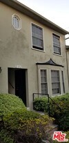 8551 Holloway Dr in West Hollywood, CA - Building Photo