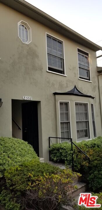 8551 Holloway Dr in West Hollywood, CA - Building Photo