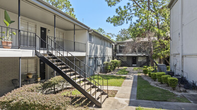 The Abbey at Briargrove Park in Houston, TX - Building Photo - Building Photo